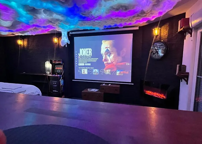 Apartment Cinema, Jacuzzi, Borne Arcade